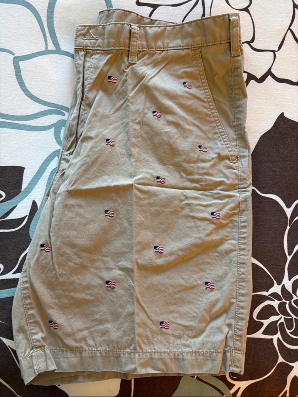 Eddie Bauer Khaki Embroidered American Flag Men’s Shorts